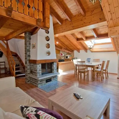 Three-bedroom Cozy In 아파트
